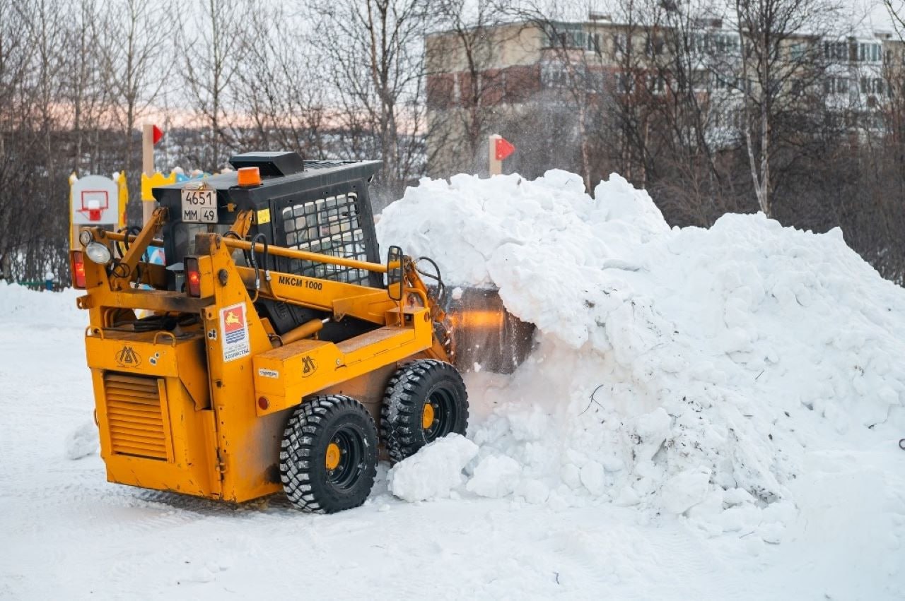 Силы ГЭЛУД и КЗХ направят в помощь управляющим организациям для уборки снега в Магадане