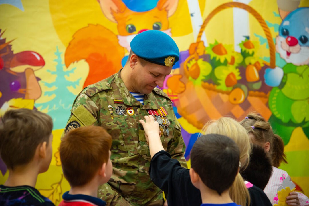 В Магаданском детском доме «Надежда» прошла праздничная встреча «Тепло родного дома» В Магаданском детском доме «Надежда» прошла праздничная встреча «Тепло родного дома»
