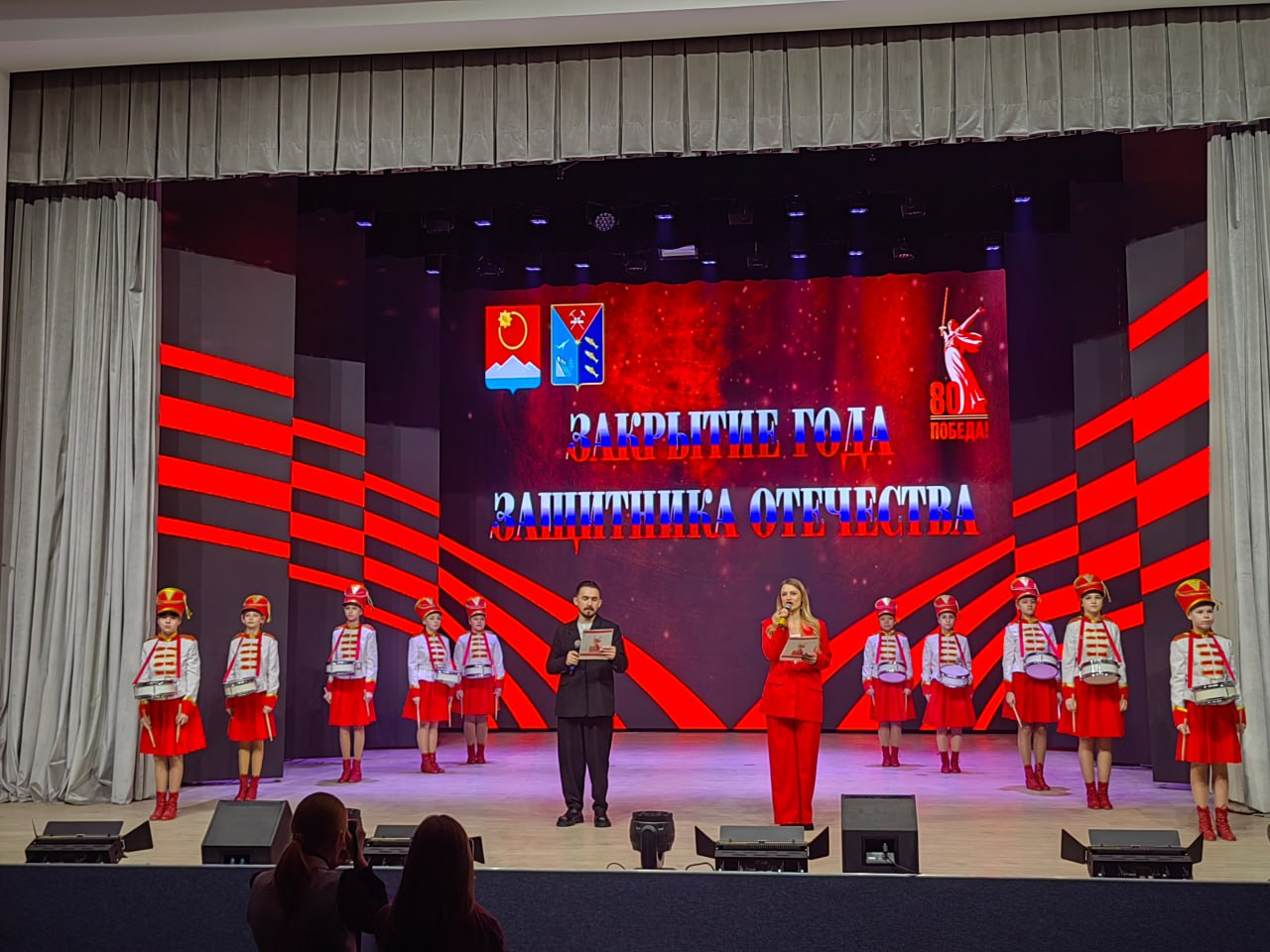 «Ленточки Победы», «Ёлка желаний» и торжественный концерт — Усть-Омчуг подготовил для гостей округа разностороннюю программу «Ленточки Победы», «Ёлка желаний» и торжественный концерт — Усть-Омчуг подготовил для гостей округа разностороннюю программу