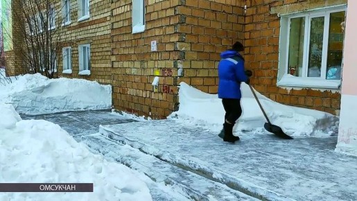 В Омсукчанском округе устраняют последствия сильного снегопада
