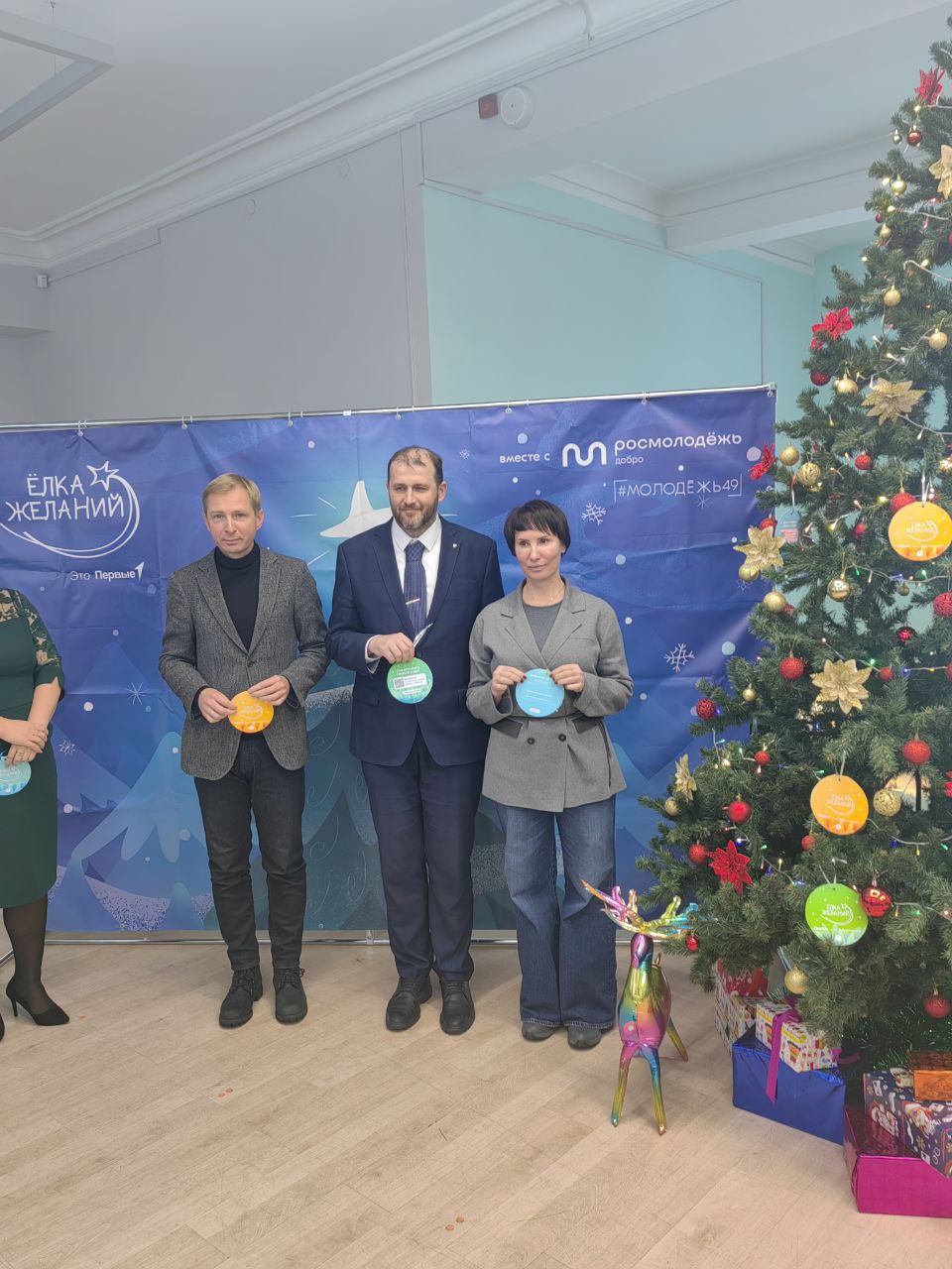 «Ленточки Победы», «Ёлка желаний» и торжественный концерт — Усть-Омчуг подготовил для гостей округа разностороннюю программу «Ленточки Победы», «Ёлка желаний» и торжественный концерт — Усть-Омчуг подготовил для гостей округа разностороннюю программу