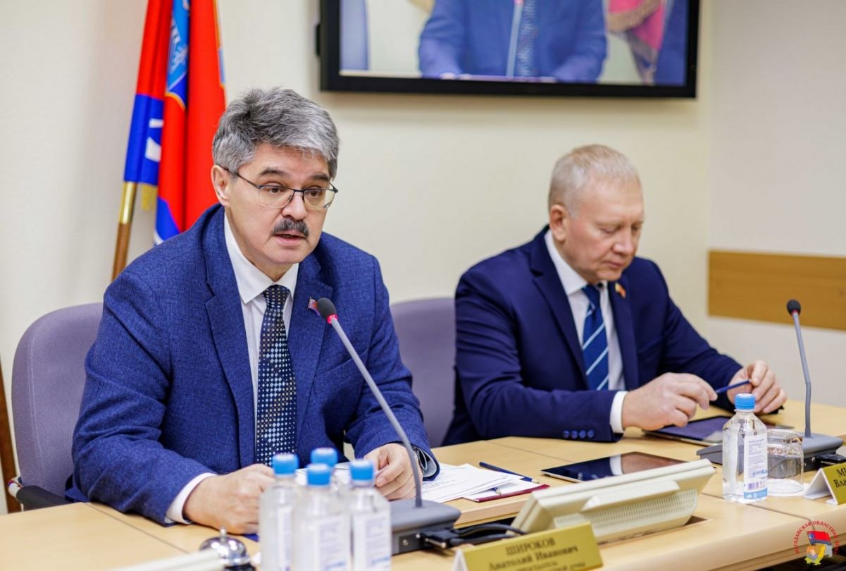 Сложности с обеспечением жильем детей-сирот обсудили в Магаданской области Сложности с обеспечением жильем детей-сирот обсудили в Магаданской области