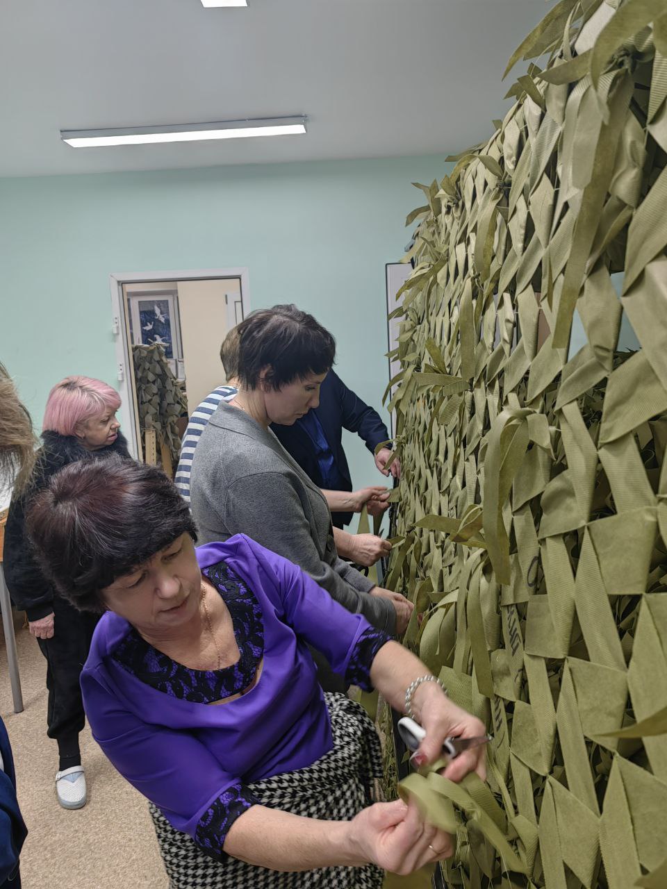 «Ленточки Победы», «Ёлка желаний» и торжественный концерт — Усть-Омчуг подготовил для гостей округа разностороннюю программу