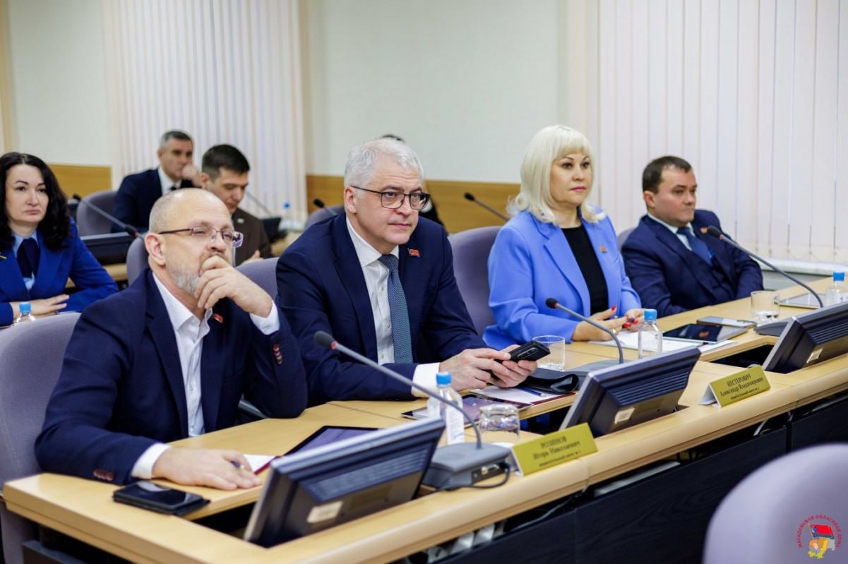 Сложности с обеспечением жильем детей-сирот обсудили в Магаданской области Сложности с обеспечением жильем детей-сирот обсудили в Магаданской области