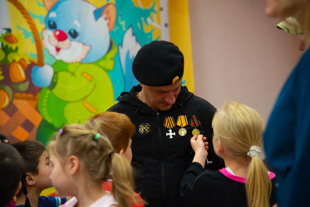 В Магаданском детском доме «Надежда» прошла праздничная встреча «Тепло родного дома» В Магаданском детском доме «Надежда» прошла праздничная встреча «Тепло родного дома»