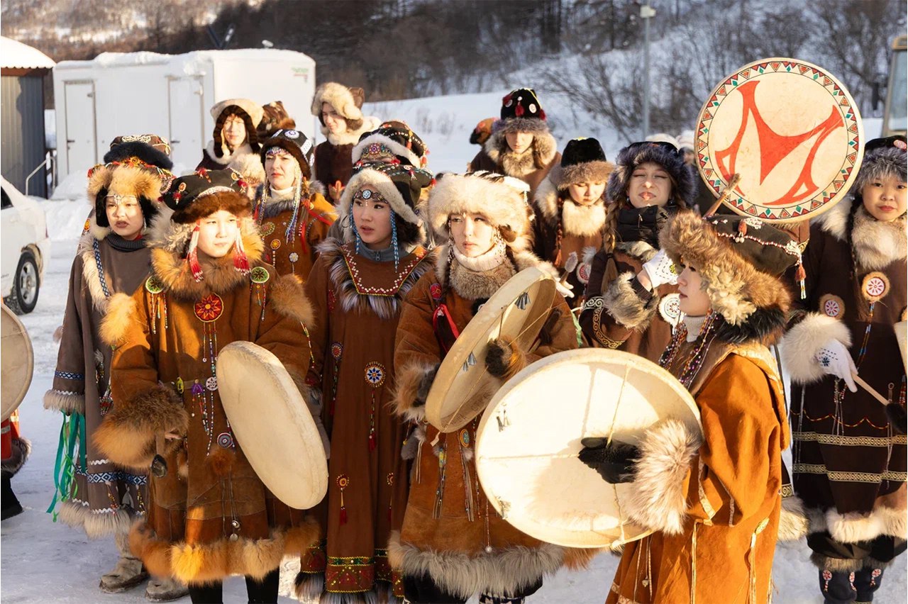 В Магаданской области отпраздновали Межрегиональный корякский праздник встречи Нового года «Туйгивин» – колоритный праздник, наполненный солнцем, радостью и атмосферой дружбы В Магаданской области отпраздновали Межрегиональный корякский праздник встречи Нового года «Туйгивин» – колоритный праздник, наполненный солнцем, радостью и атмосферой дружбы