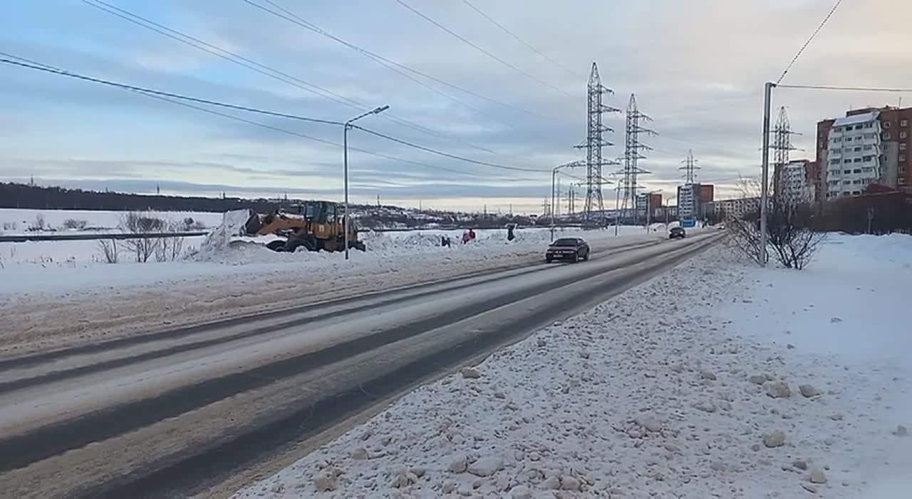 Лариса Поликанова: Продолжаем активную борьбу со снежными заносами в Магадане