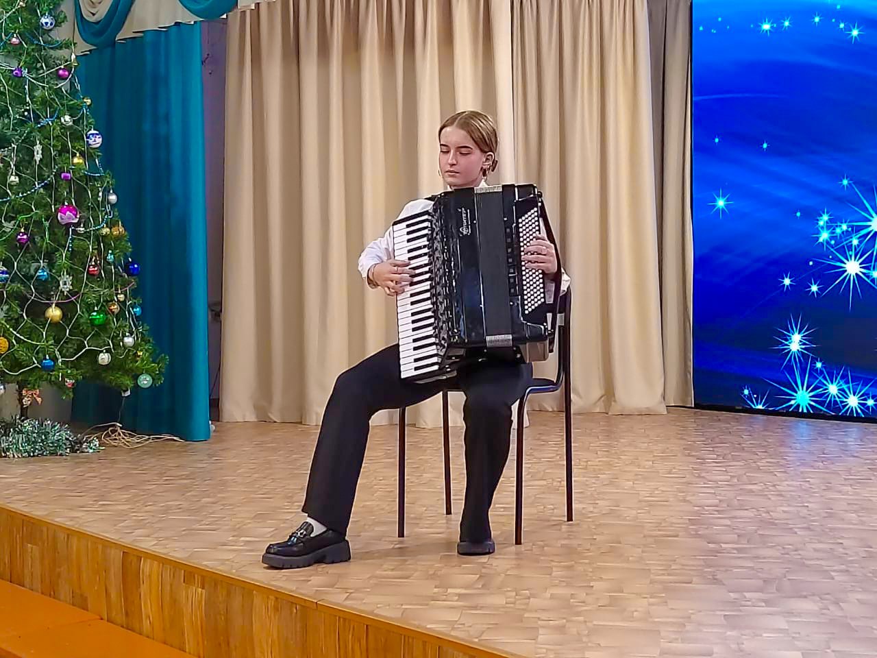 В Детской школе искусств Сусумана состоялся концерт, посвященный завершению оснащения по нацпроекту «Семья» В Детской школе искусств Сусумана состоялся концерт, посвященный завершению оснащения по нацпроекту «Семья»