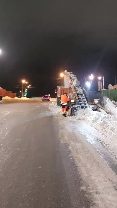 В Магадане продолжается активная расчистка от снега