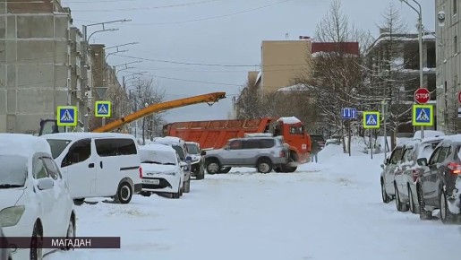 В Магадане продолжают борьбу с последствиями снегопадов