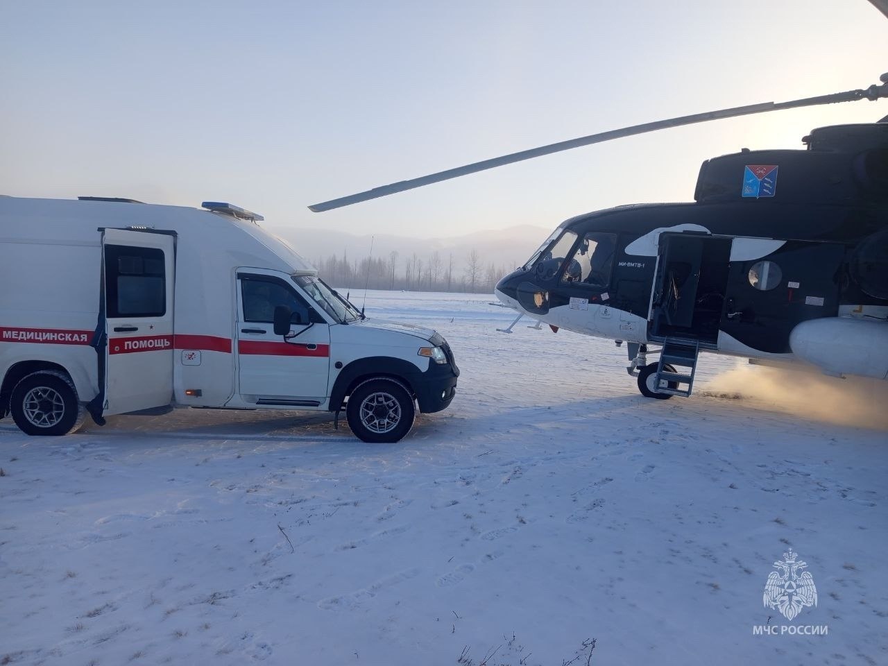 Снегоходами и вертолетом спасали работника артели из колымской тайги Снегоходами и вертолетом спасали работника артели из колымской тайги