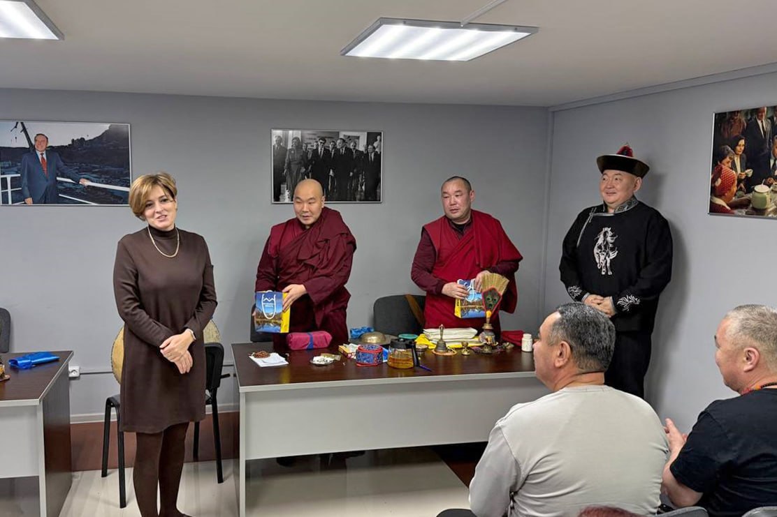 Буддийские ламы в третий раз приехали на Колыму с благословением наступившего 2026 года Буддийские ламы в третий раз приехали на Колыму с благословением наступившего 2026 года