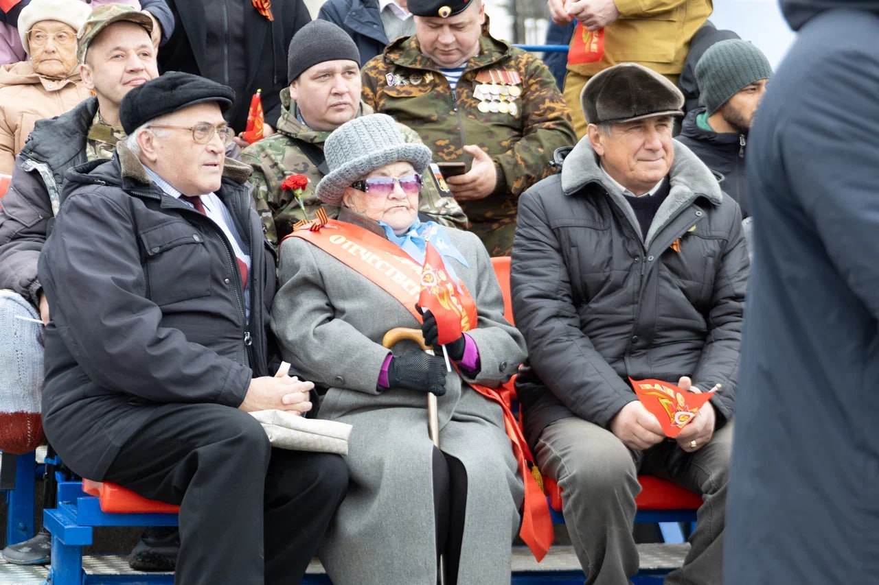 Парад Победы на земле и в воздухе провели колымчане в 2025 году Парад Победы на земле и в воздухе провели колымчане в 2025 году