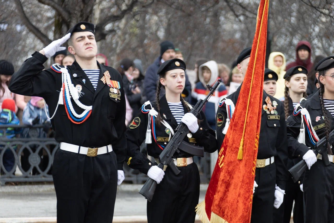 Парад Победы на земле и в воздухе провели колымчане в 2025 году Парад Победы на земле и в воздухе провели колымчане в 2025 году