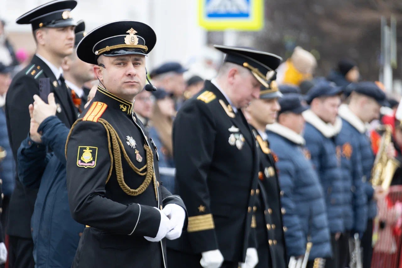 Парад Победы на земле и в воздухе провели колымчане в 2025 году Парад Победы на земле и в воздухе провели колымчане в 2025 году