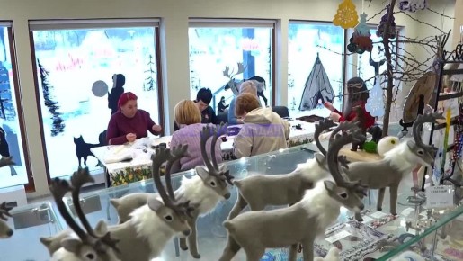 Круговорот добра: магаданцы научились шить кукэтын, варежки по-эвенски, чтобы помочь бойцам СВО