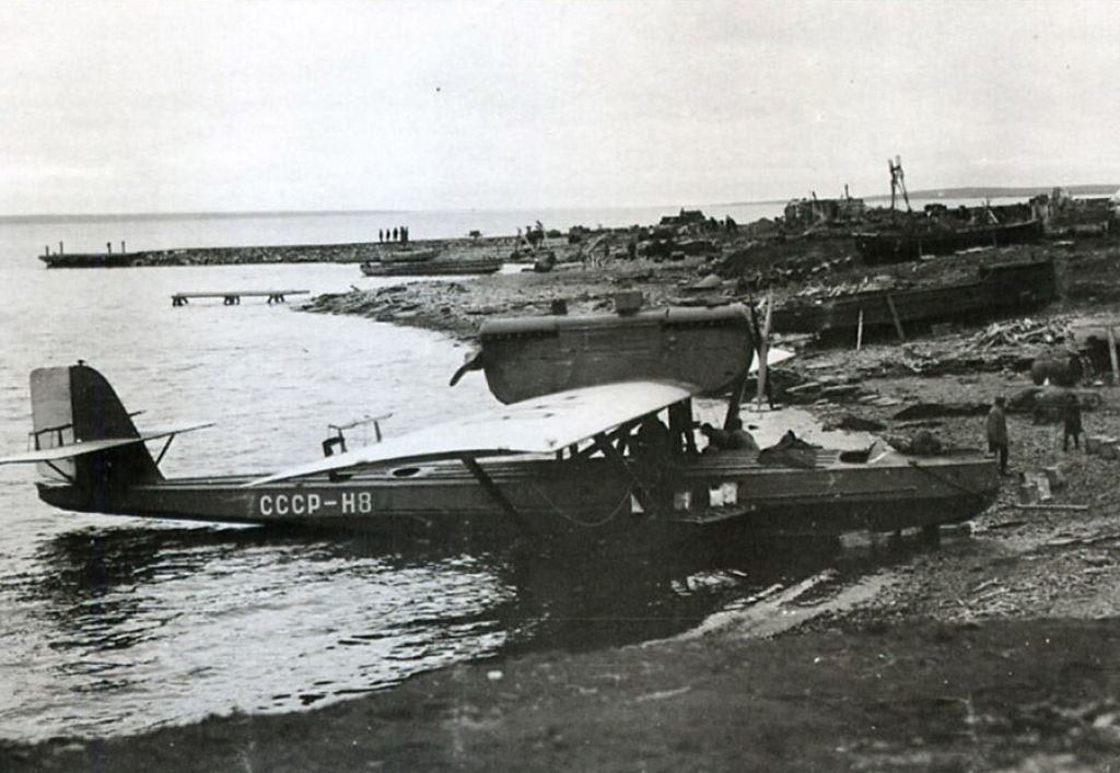 Памятник погибшим 88 лет назад авиаторам Дальстроя хотели установить на главной площади Магадана