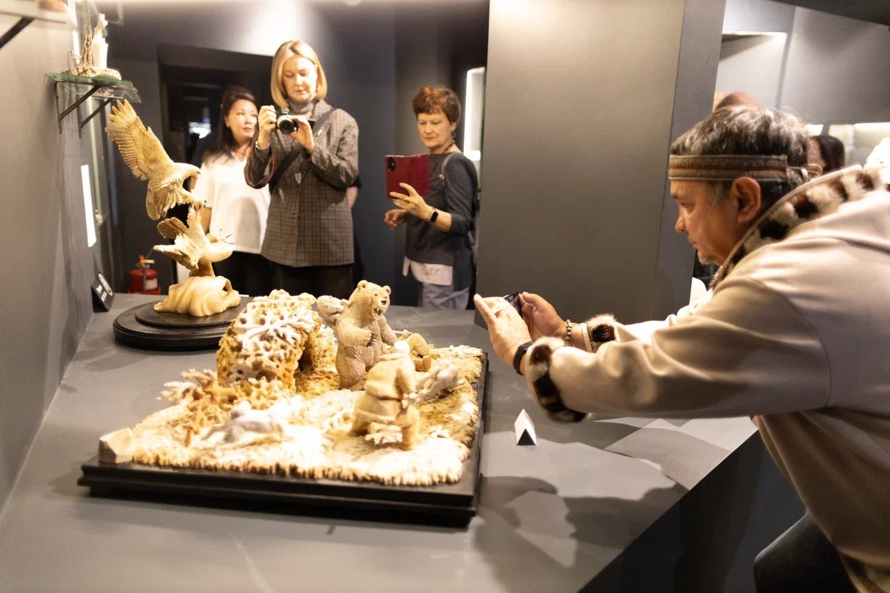 Юбилейный фестиваль косторезного искусства собрал в Магадане талантливейших мастеров в 2025 году Юбилейный фестиваль косторезного искусства собрал в Магадане талантливейших мастеров в 2025 году