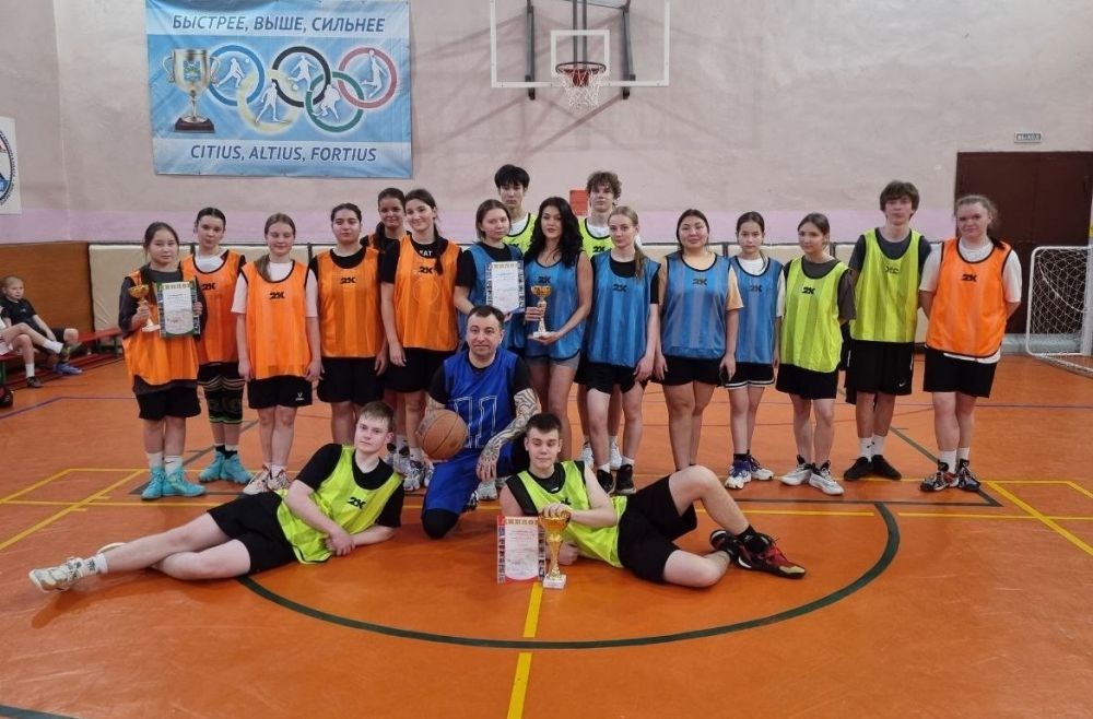 Молодые спортсмены вернулись в родной Омсукчан на Рождественский турнир по баскетболу Молодые спортсмены вернулись в родной Омсукчан на Рождественский турнир по баскетболу