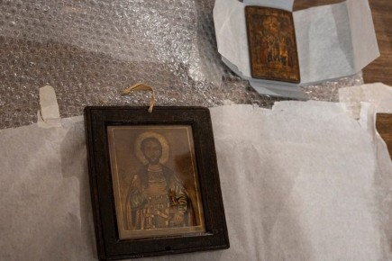 Иконы XIX века вернулись в магаданский музей из Москвы после реставрации