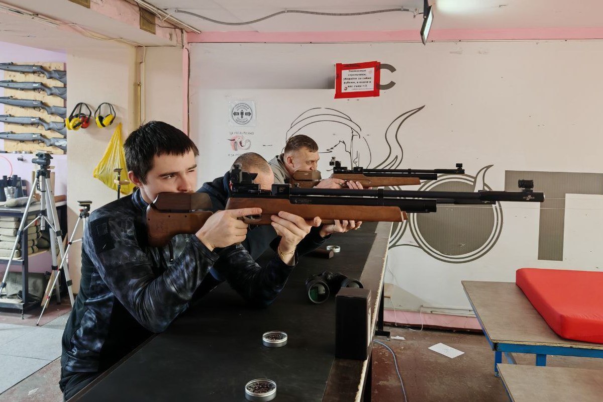 Ветераны СВО показали себя на соревнованиях по пулевой стрельбе в Магадане