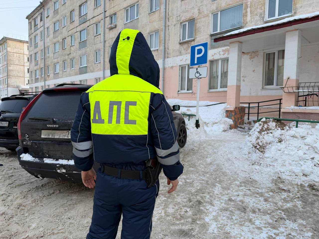 В областном центре сотрудники Госавтоинспекции провели рейд по выявлению нарушений правил парковки в местах, отведенных для автомобилей граждан с ограниченными возможностями здоровья