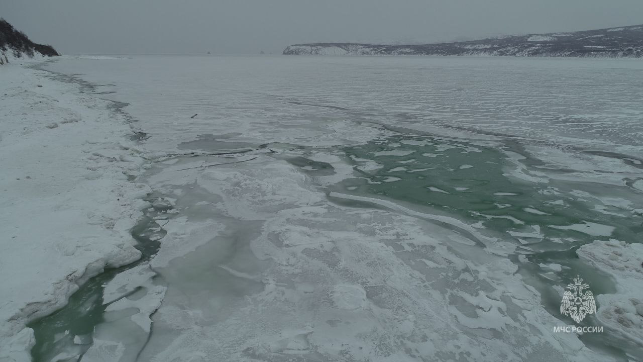 Безопасного ледового покрова все еще нет в окрестностях Магадана Безопасного ледового покрова все еще нет в окрестностях Магадана