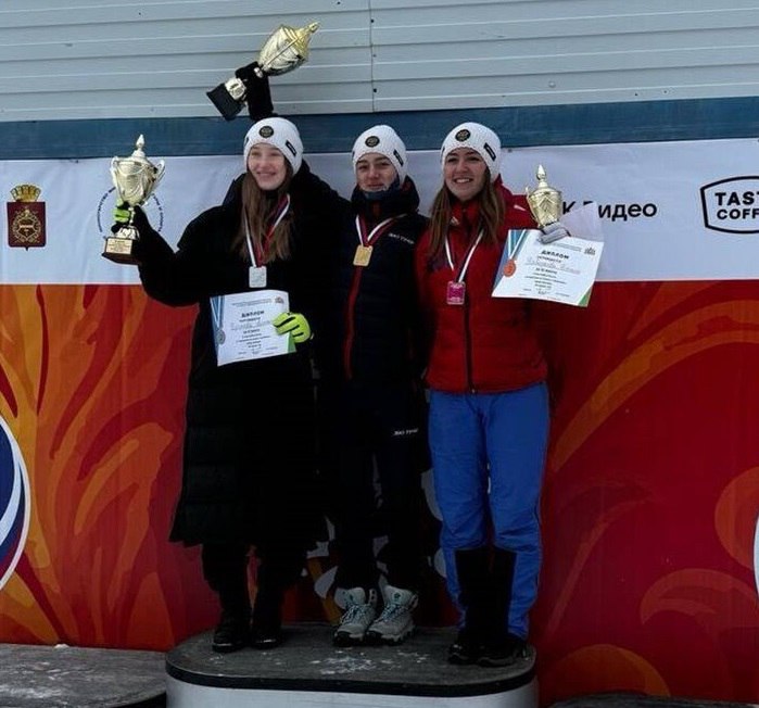 Летающая лыжница из Магадана Александра Кустова завоевала два серебра на Кубке России Летающая лыжница из Магадана Александра Кустова завоевала два серебра на Кубке России