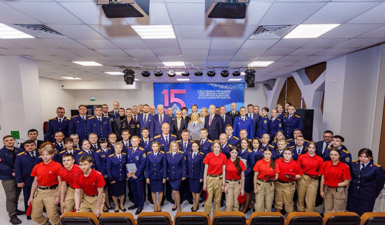 Лариса Поликанова: Сегодня слова поздравлений звучат для вас, уважаемые следователи! Именно 15 лет назад вступил в силу Федеральный закон, давший начало самостоятельности этого ведомства, окончательно разделив функции... Лариса Поликанова: Сегодня слова поздравлений звучат для вас, уважаемые следователи! Именно 15 лет назад вступил в силу Федеральный закон, давший начало самостоятельности этого ведомства, окончательно разделив функции...