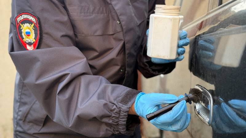 Полицейские Ольского округа Колымы установили злоумышленника, похитившего 15 тысяч рублей с банковской карты пенсионерки