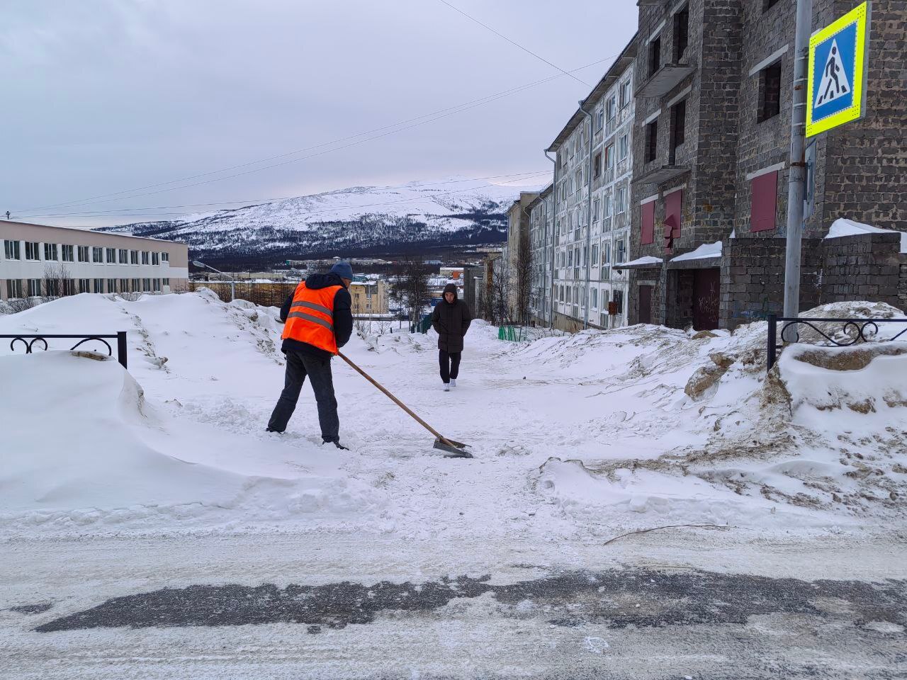 Снегоуборка днем и ночью: коммунальные службы продолжают интенсивную расчистку областного центра Снегоуборка днем и ночью: коммунальные службы продолжают интенсивную расчистку областного центра