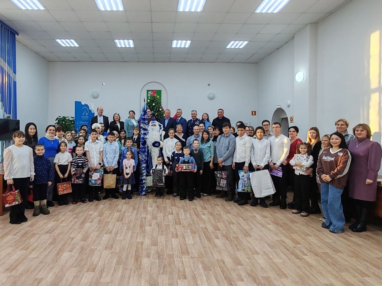 «Елка желаний» продолжает исполнять мечты юных колымчан «Елка желаний» продолжает исполнять мечты юных колымчан