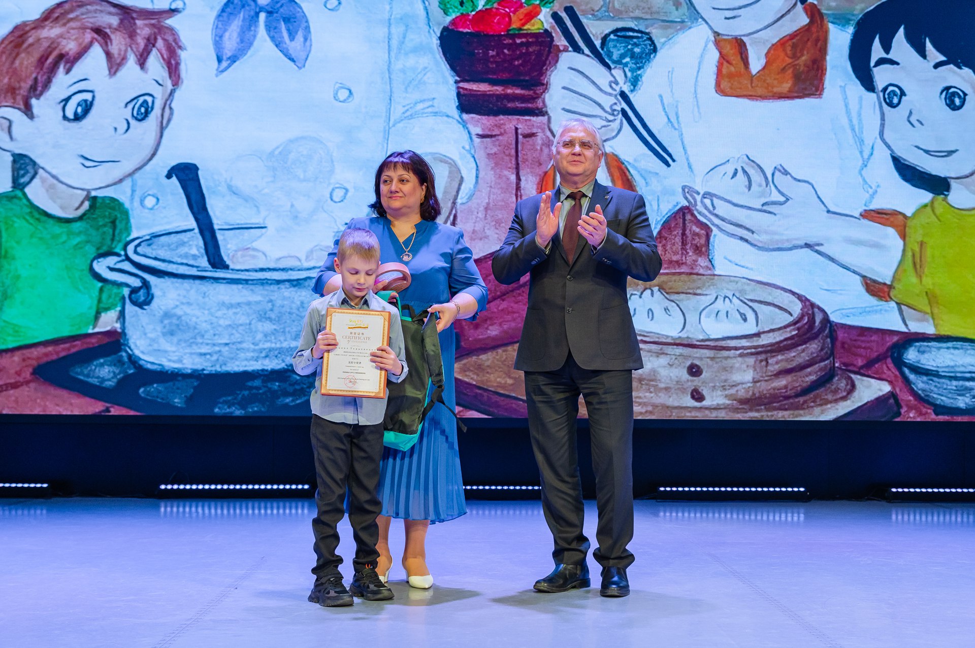 40 юных магаданцев-воспитанников детских садов города стали участниками Всемирного конкурса живописи