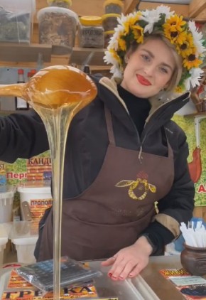 Почему мед становится заметно дороже к осени и что это значит для дома