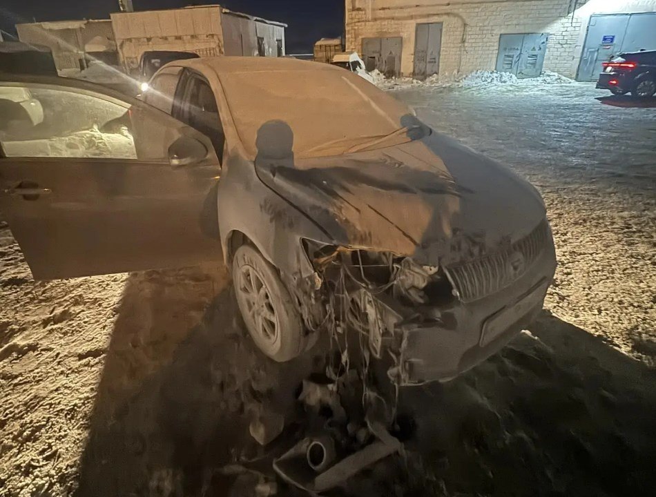 Очевидцы помогли девушке потушить загоревшийся автомобиль в Магадане