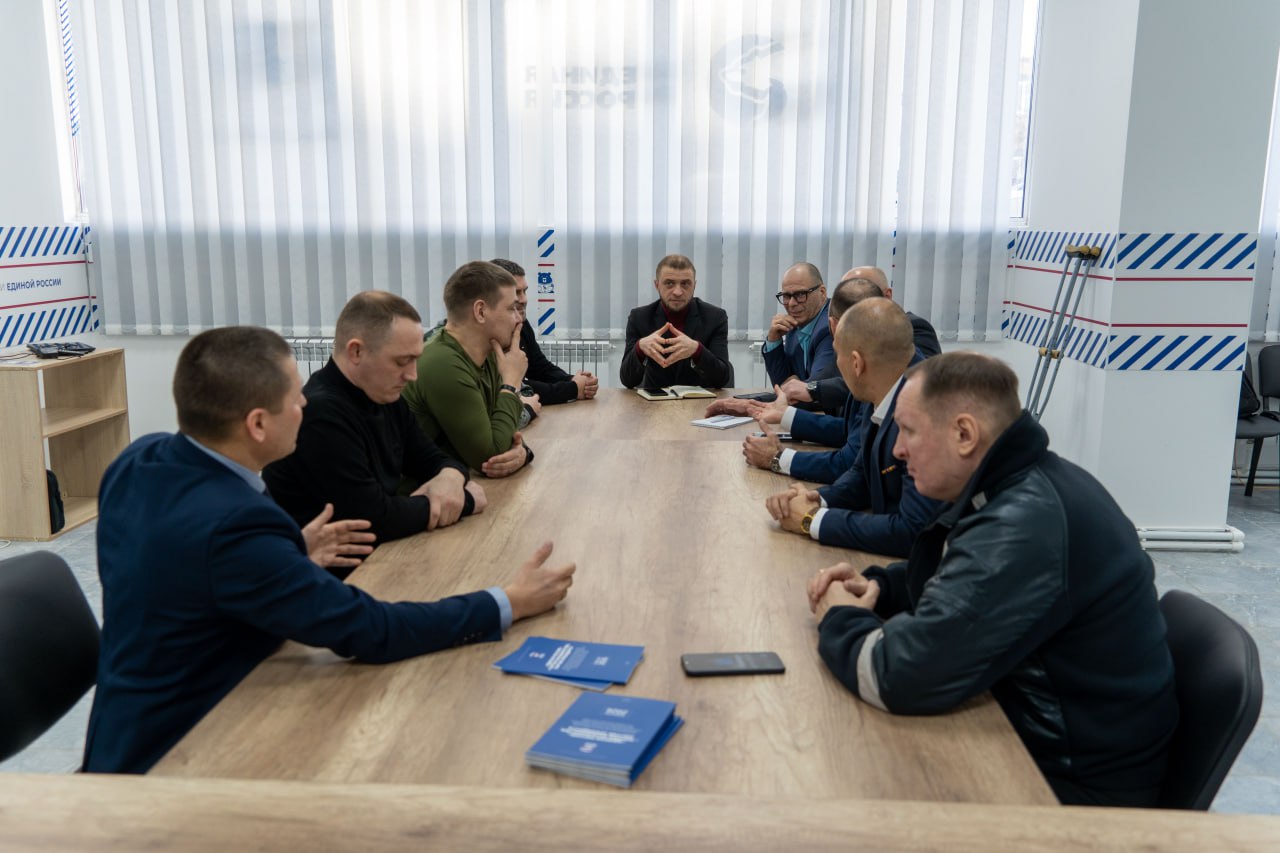 Курсанты программы «СВОи Герои 49» предложили дополнения в концепцию облика памятных плит на монументе «Достойные предков» с именами погибших героев