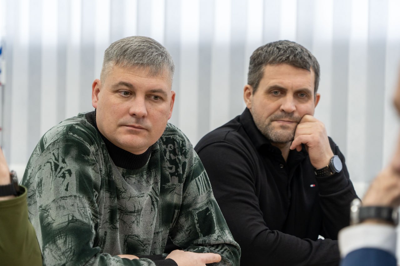 Курсанты программы «СВОи Герои 49» предложили дополнения в концепцию облика памятных плит на монументе «Достойные предков» с именами погибших героев Курсанты программы «СВОи Герои 49» предложили дополнения в концепцию облика памятных плит на монументе «Достойные предков» с именами погибших героев