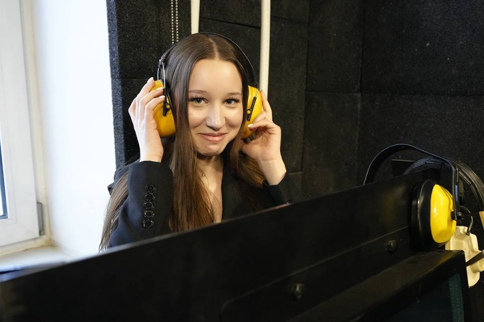 В Магадане полицейские провели для школьников и студентов экскурсию в экспертно-криминалистическом центре