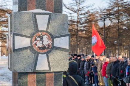 Лариса Поликанова: Память воинов-интернационалистов, которые с честью и достоинством выполняли служебный долг за пределами Отечества, почтили минутой молчания у памятника «За службу и храбрость» землякам-колымчанам, погибшим...