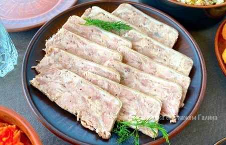 Прессованная свиная рулька: идеальное блюдо для праздничного стола и закусок