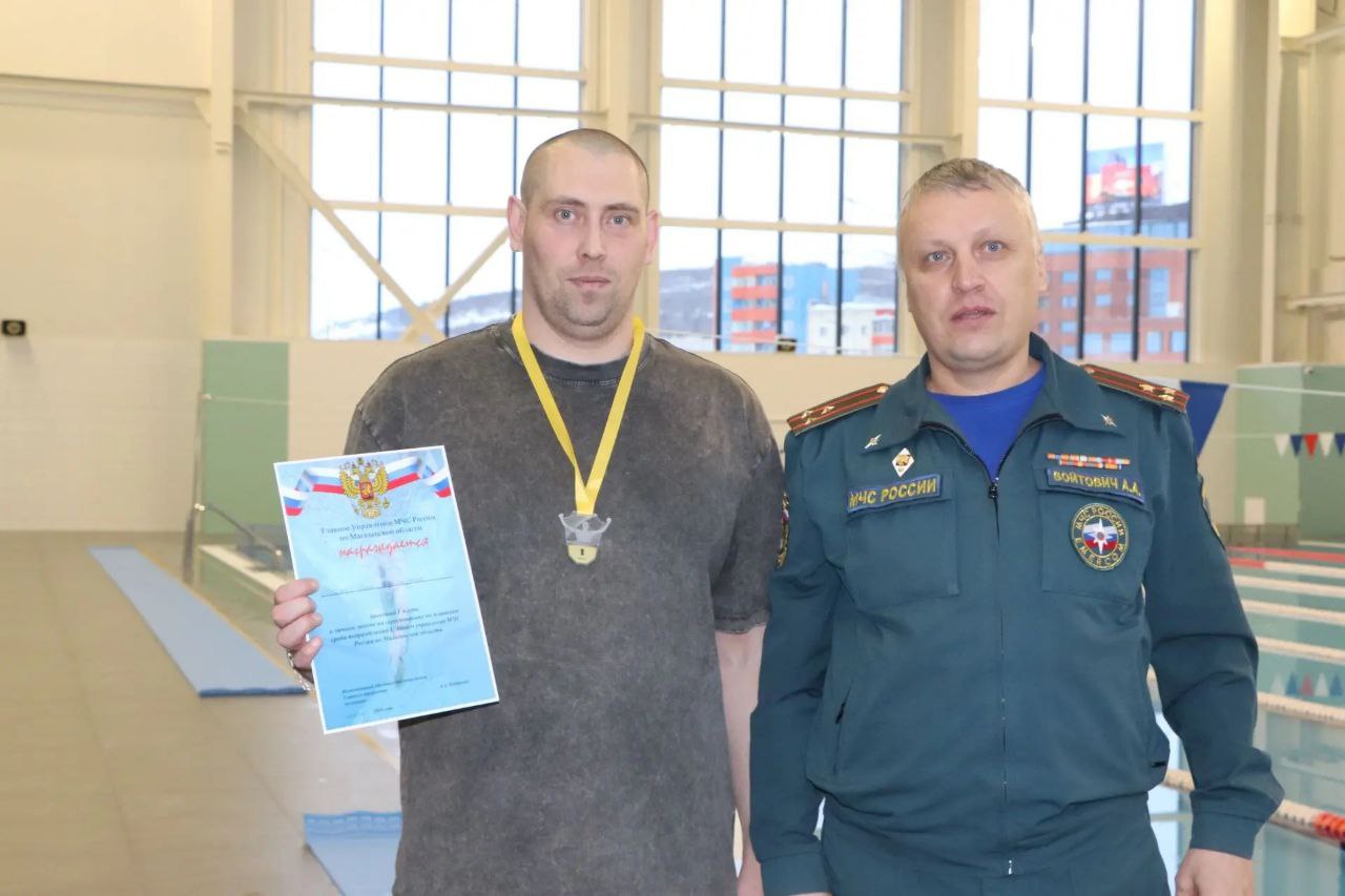 Магаданские пожарные и спасатели МЧС России выявили самых быстрых пловцов