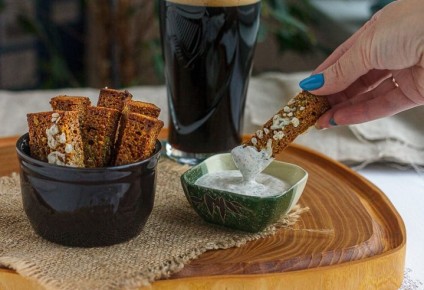 Восторг для гурманов: приготовьте чесночные гренки в духовке