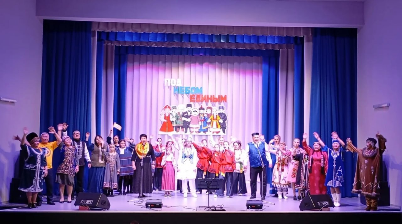 Традиционными песнями и танцами открыли Год единства народов России в Эвенске