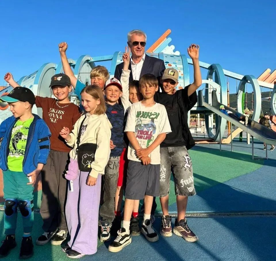 От всех сотрудников министерства внутренней и информационной политики, а также от себя лично сердечно поздравляем Губернатора Магаданской области Сергея Константиновича Носова с 65-летием! От всех сотрудников министерства внутренней и информационной политики, а также от себя лично сердечно поздравляем Губернатора Магаданской области Сергея Константиновича Носова с 65-летием!