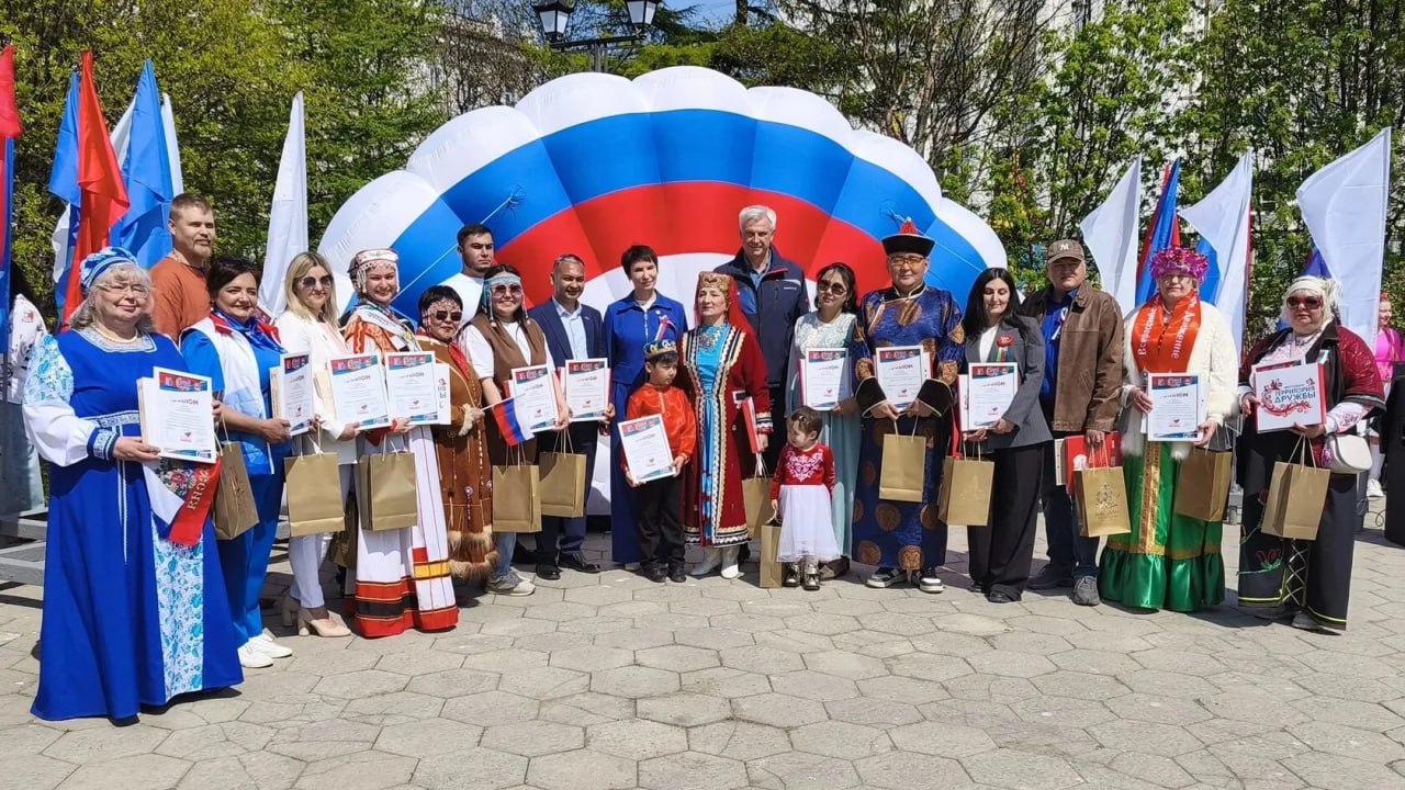 От всех сотрудников министерства внутренней и информационной политики, а также от себя лично сердечно поздравляем Губернатора Магаданской области Сергея Константиновича Носова с 65-летием! От всех сотрудников министерства внутренней и информационной политики, а также от себя лично сердечно поздравляем Губернатора Магаданской области Сергея Константиновича Носова с 65-летием!