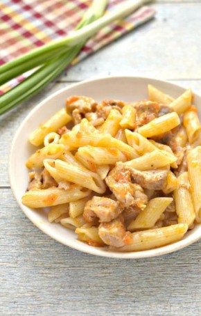 Сытные макароны со свининой и грибами: быстро и вкусно