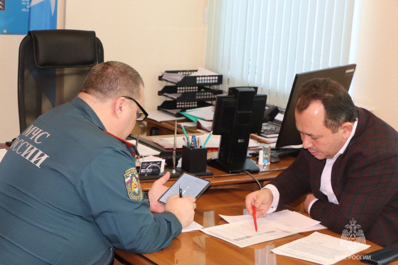 Взаимодействие МЧС и уполномоченного по правам ребёнка: совместные меры по обеспечению безопасности детей в Магаданской области