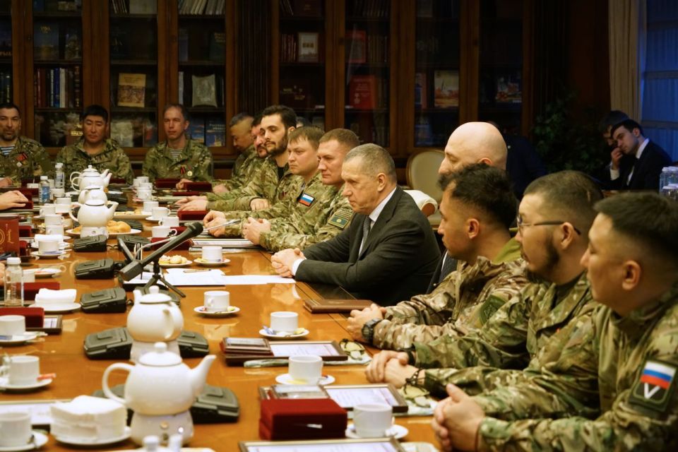 Юрий Трутнев встретился с отрядом добровольцев–госслужащих дальневосточных регионов, вернувшихся с СВО