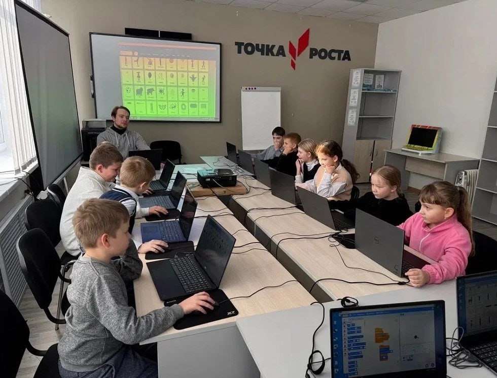 Мобильный технопарк познакомил детей с программированием и робототехникой в Сусумане