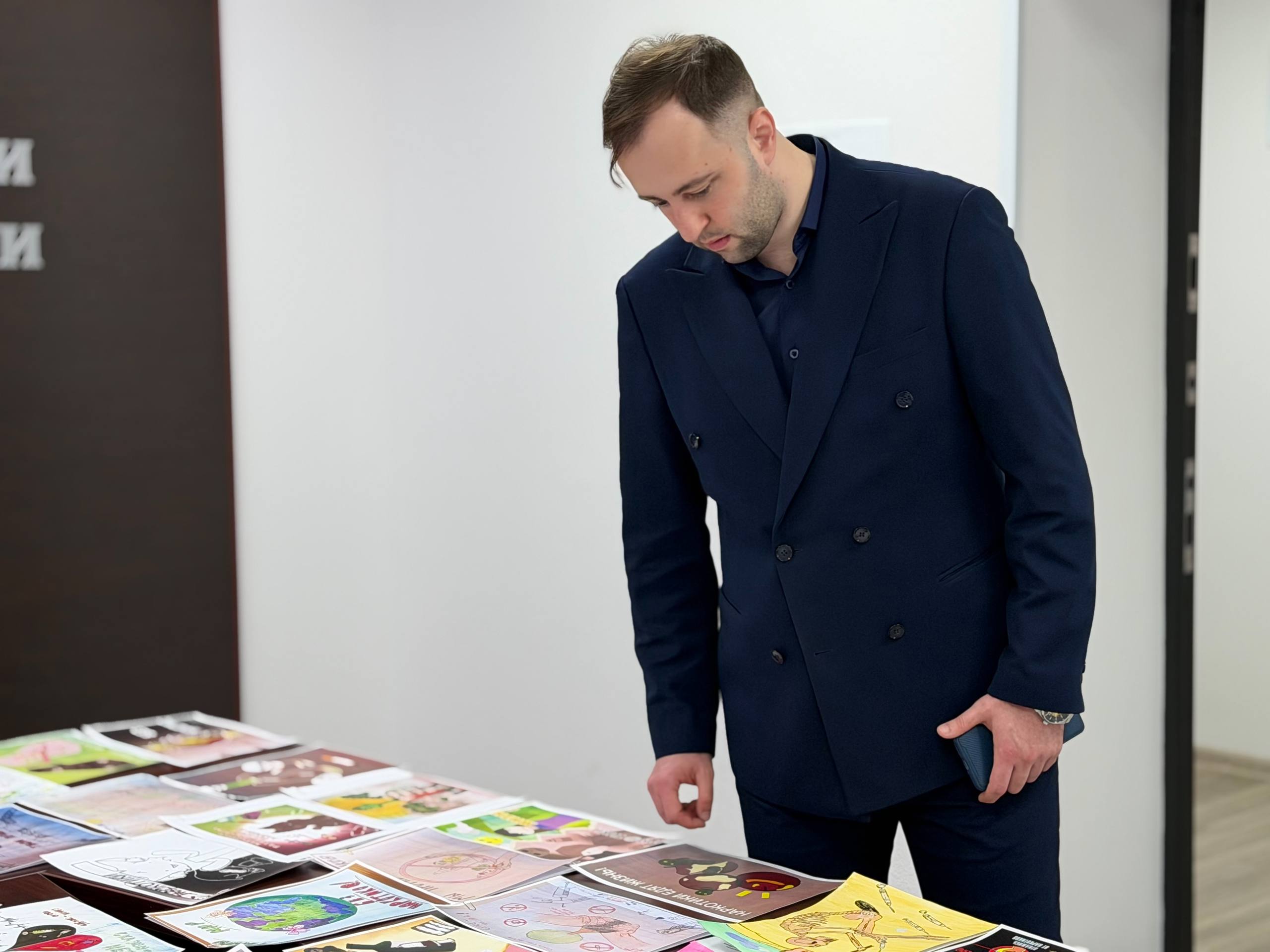 На Колыме полицейские и общественники подвели итоги антинаркотического конкурса «Спасём жизнь вместе» На Колыме полицейские и общественники подвели итоги антинаркотического конкурса «Спасём жизнь вместе»